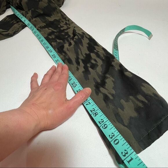Joe’s the SKINNY Modern brocade Camo super soft and silky with stretch size 29 - Picture 2 of 14
